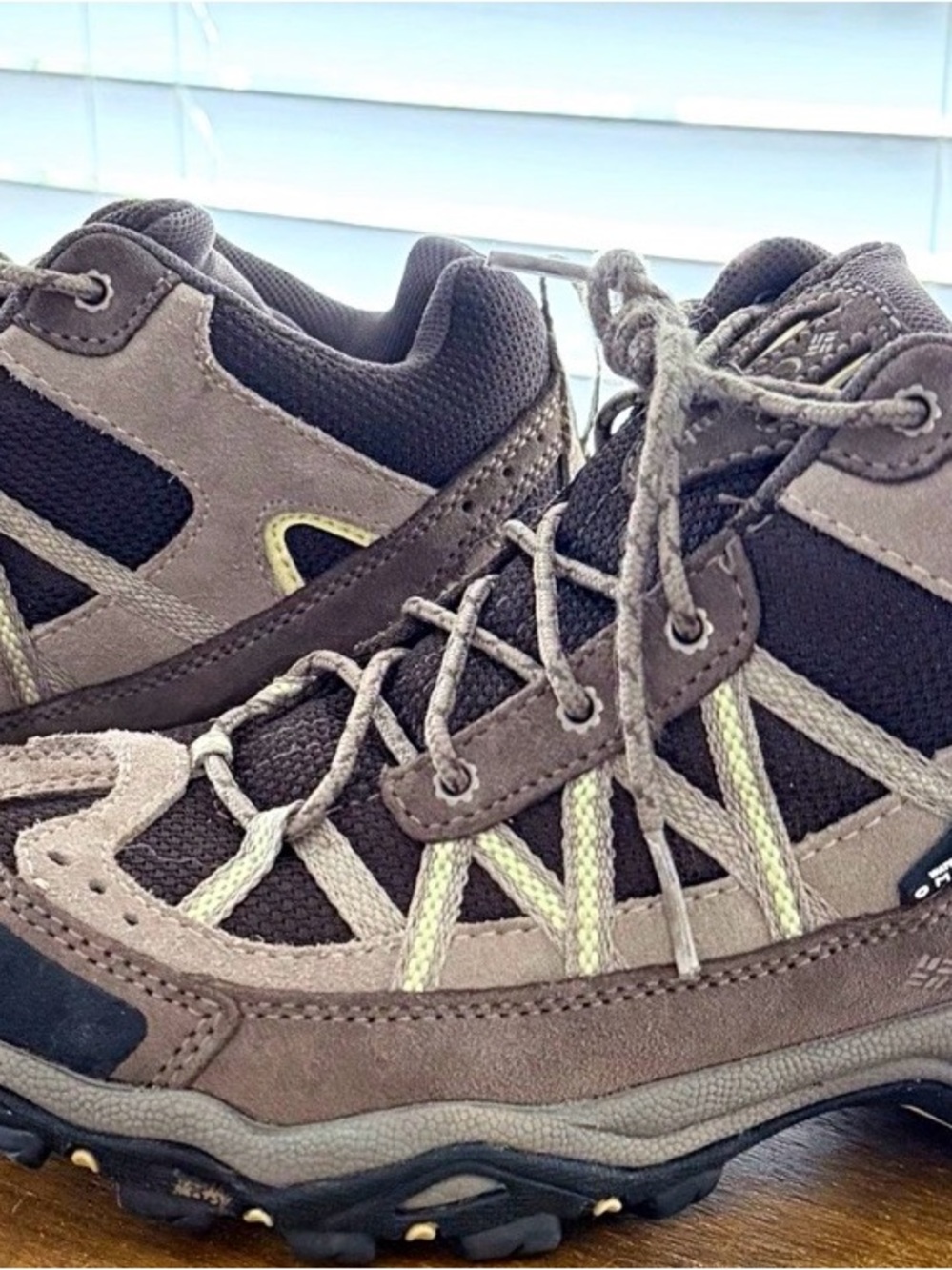 Columbia Ashlane Mid Omni-Tech Hiking Shoes Gray/Black US 6.5 M BL3508-255